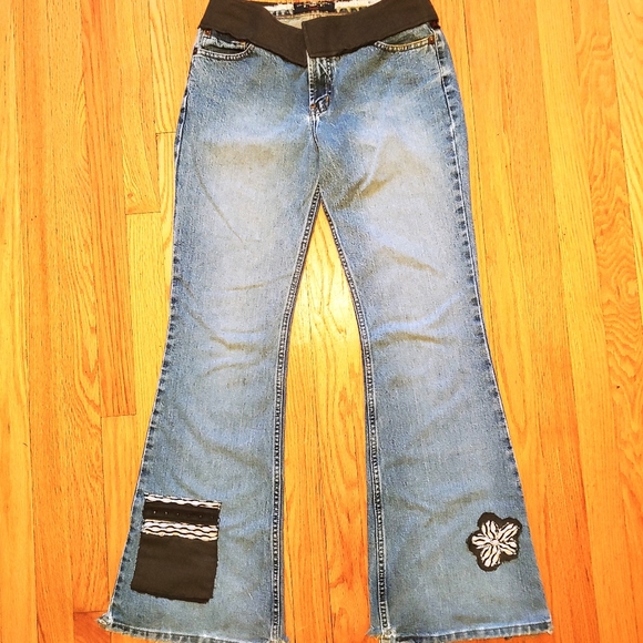 L.E.I Custom Flare Jeans - Picture 12 of 12